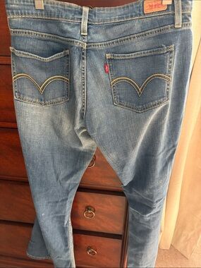 Levi's women’s Light Blue Slim Straight Jeans with Signature Red Tab
